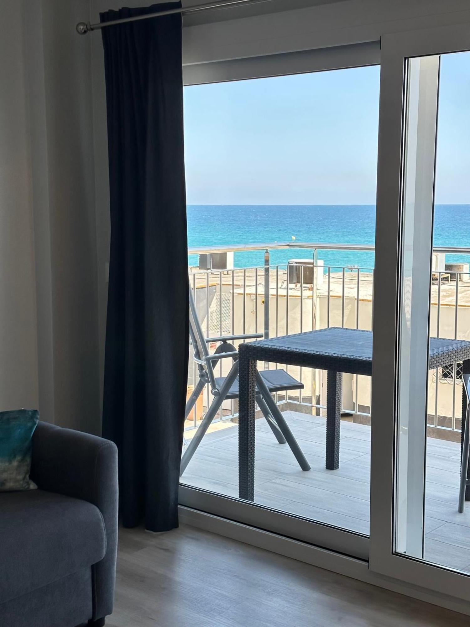 Estudio Con Impresionantes Vistas Al Mar Blanes Exterior foto