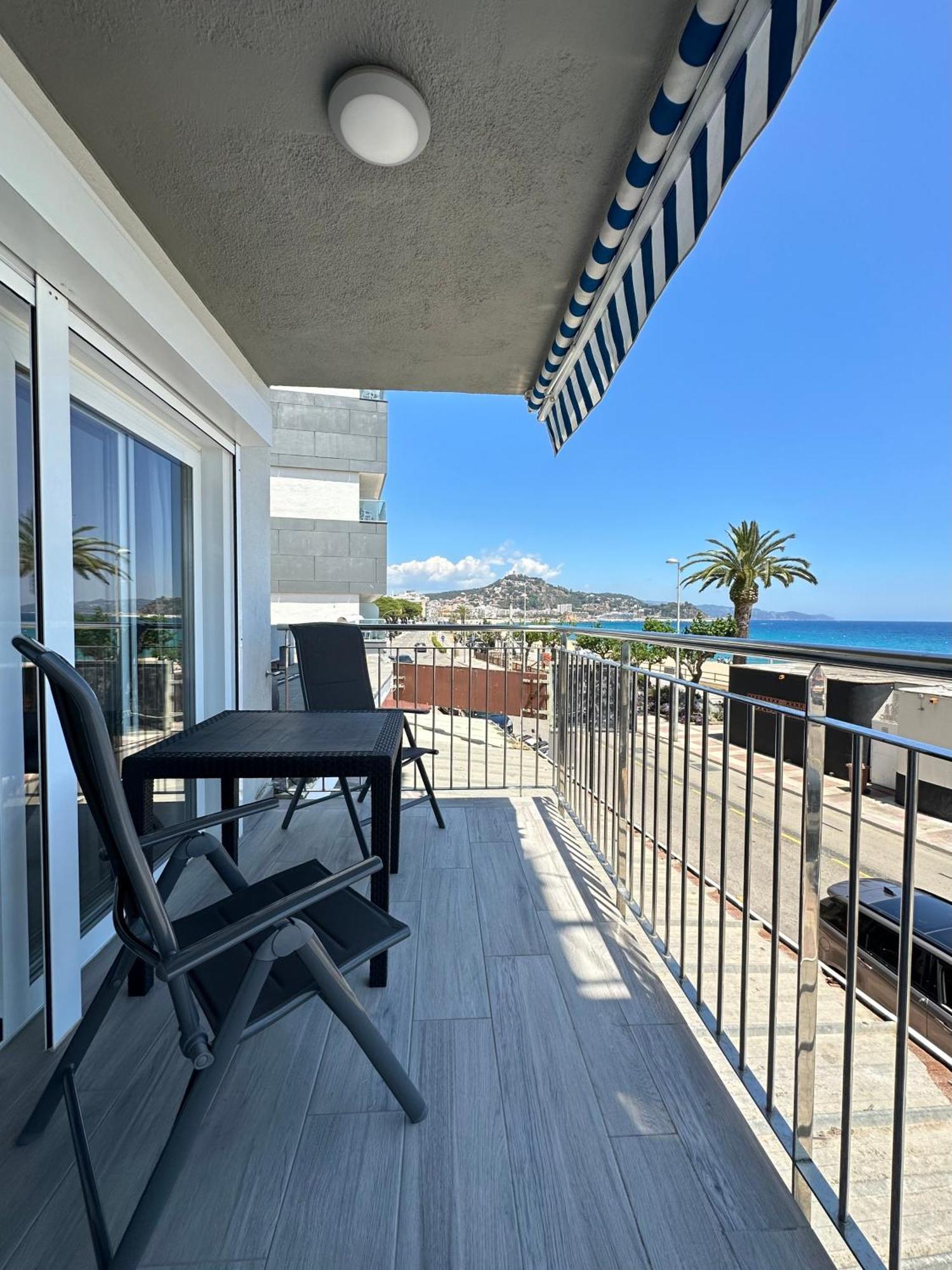 Estudio Con Impresionantes Vistas Al Mar Blanes Exterior foto